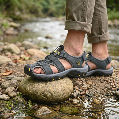 BERGWIND Outdoorsandale aus Echtleder – Unisex, weiches Fußbett mit Zehenschutz